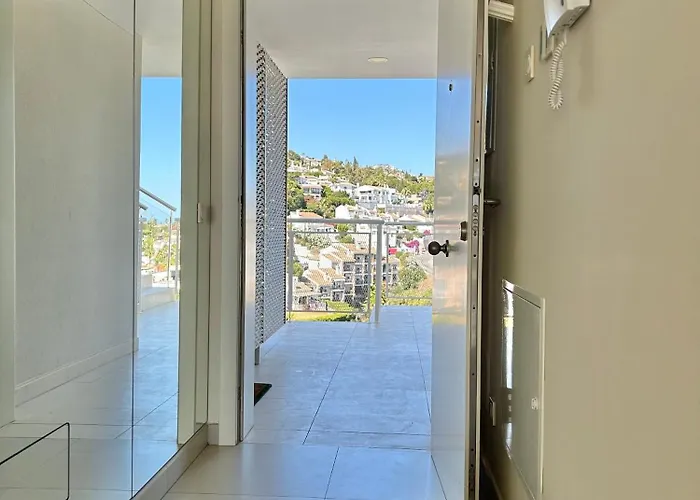 Classy Hill בנאלמדנה