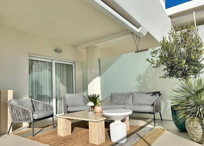 Classy Hill * בנאלמדנה